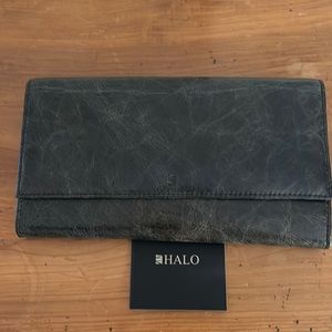 Halo - oversized travel wallet